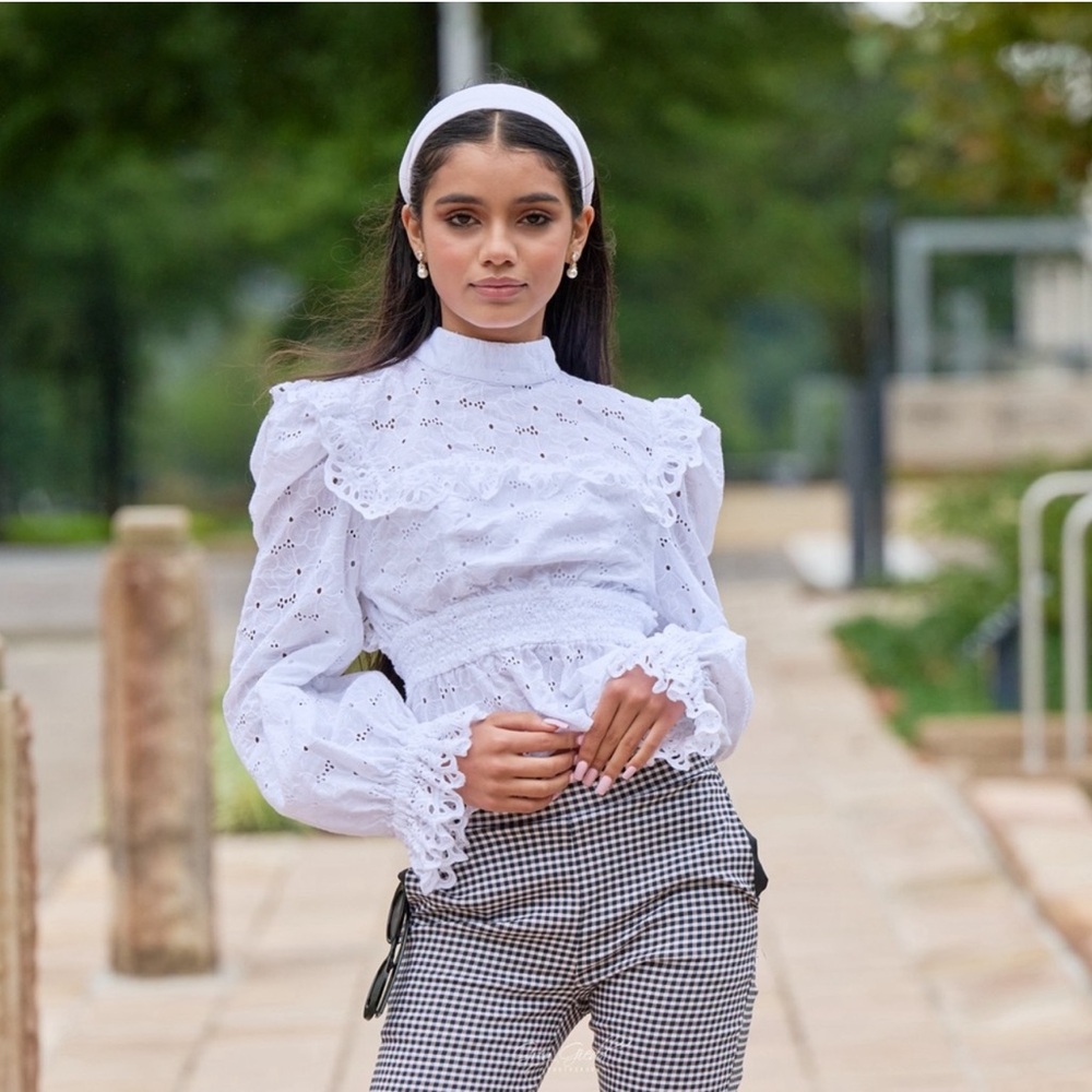 White Anne Fernandez set shirt embroidered and pant